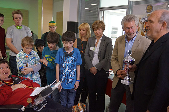 Highlight für alle Beteiligten des 5. Schachturnier der Stiftung Pfennigparade war der Besuch von Paul Breitner (©Foto: Martin Schnitz)